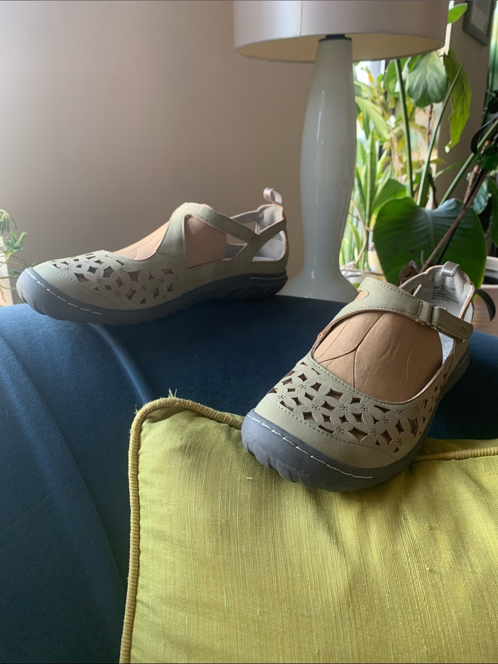 New! Jambu Olive Green Sandals -Size 8W